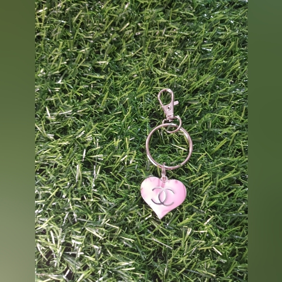 Accessories - Women's fashion jewelry pink heart charm keychain style